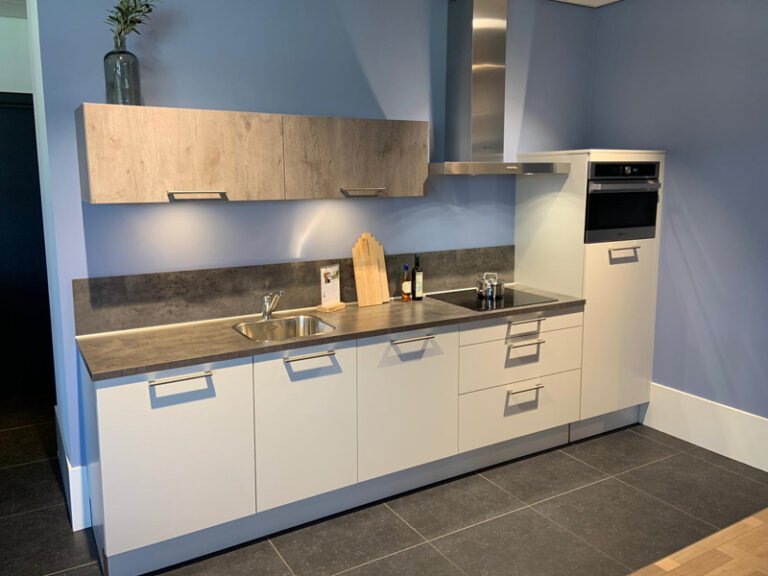 ECOOK Plus rechte keuken | Eigenhuis Keukens | Showroomkeuken