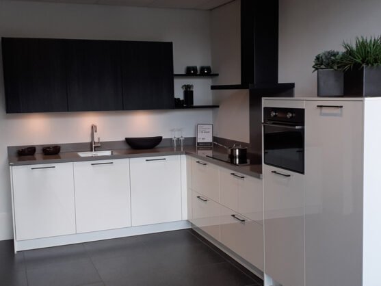 ECOOK Xclusiv hoogglans witte hoekkeuken | Eigenhuis Keukens